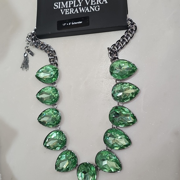 Simply Vera Vera Wang Green Teardrop Glass Necklace 17" +3" - Picture 3 of 4